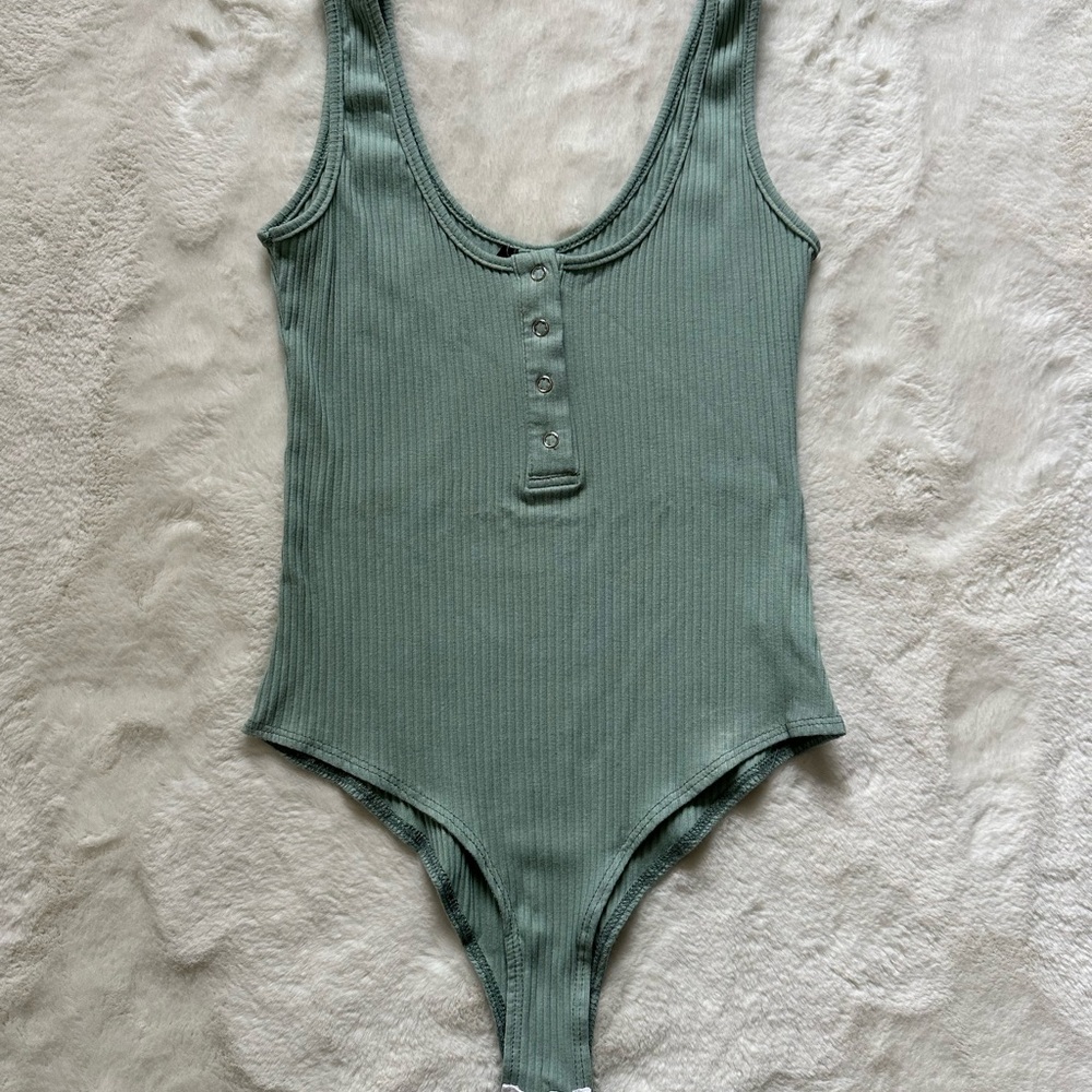 Green Scoop Neck Bodysuit with Ribbed Texture